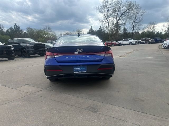 Used 2025 Hyundai Elantra Sport image 4