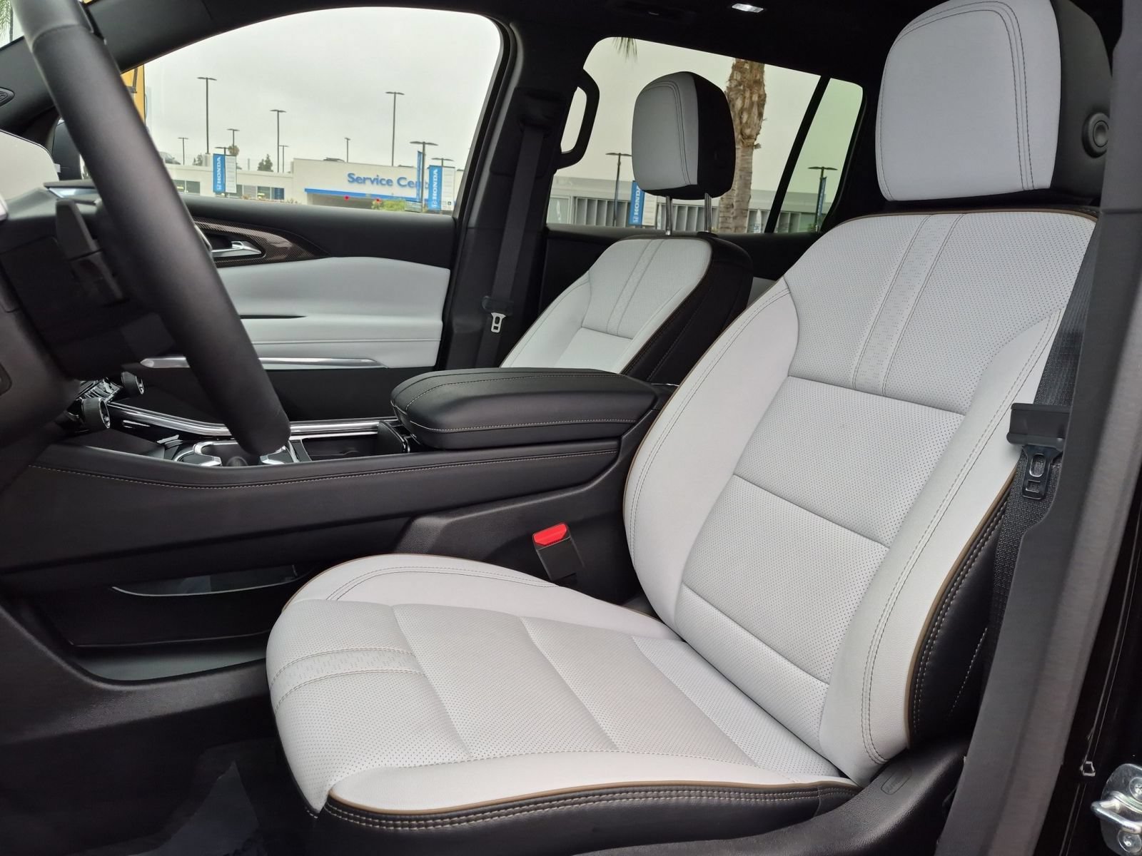 Used 2025 Chevrolet Traverse High Country w/ LPO, Floor Liner Package AWD/4WD image 22