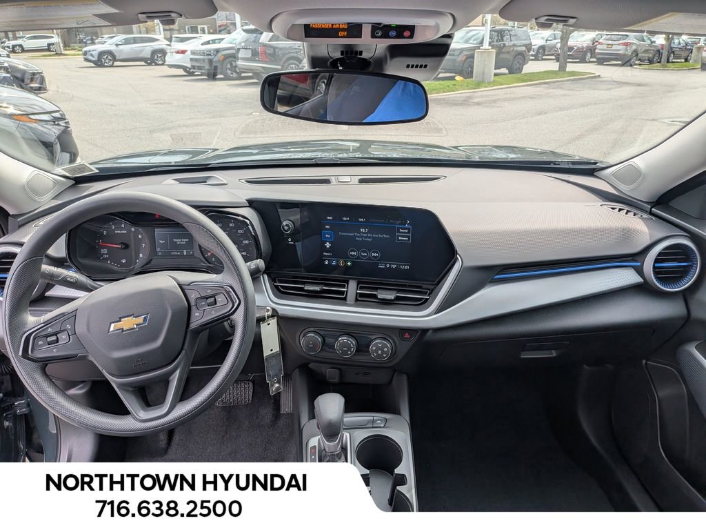 Used 2025 Chevrolet Trax LS image 6