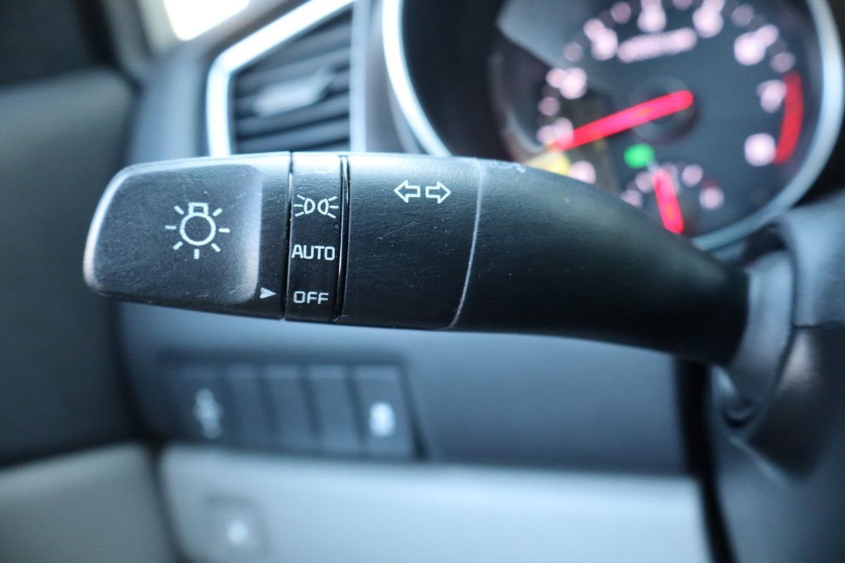 Used 2015 Kia Sedona LX w/ LX Convenience Package image 31