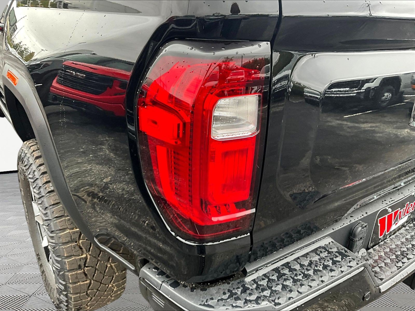 New 2026 GMC Canyon AT4X w/ LPO, Black Badging Package AWD/4WD image 15