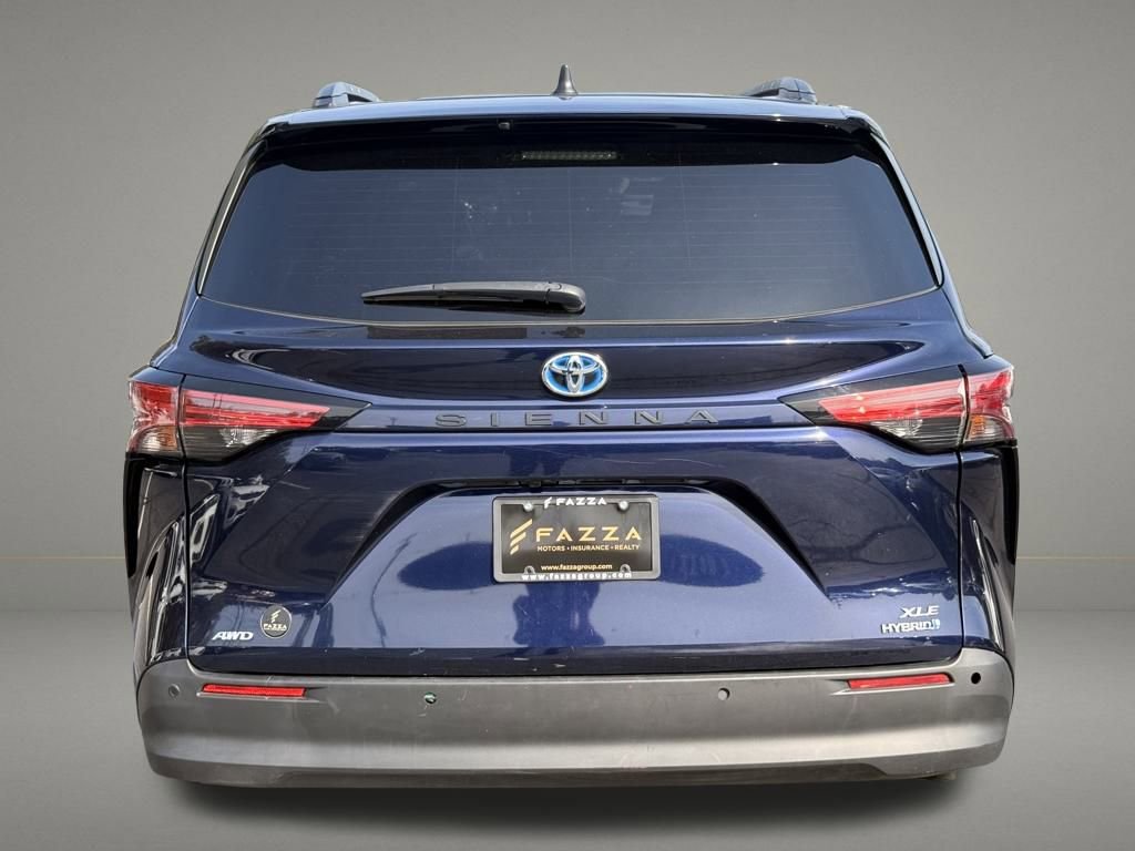 Used 2022 Toyota Sienna XLE w/ XLE Plus Package image 4