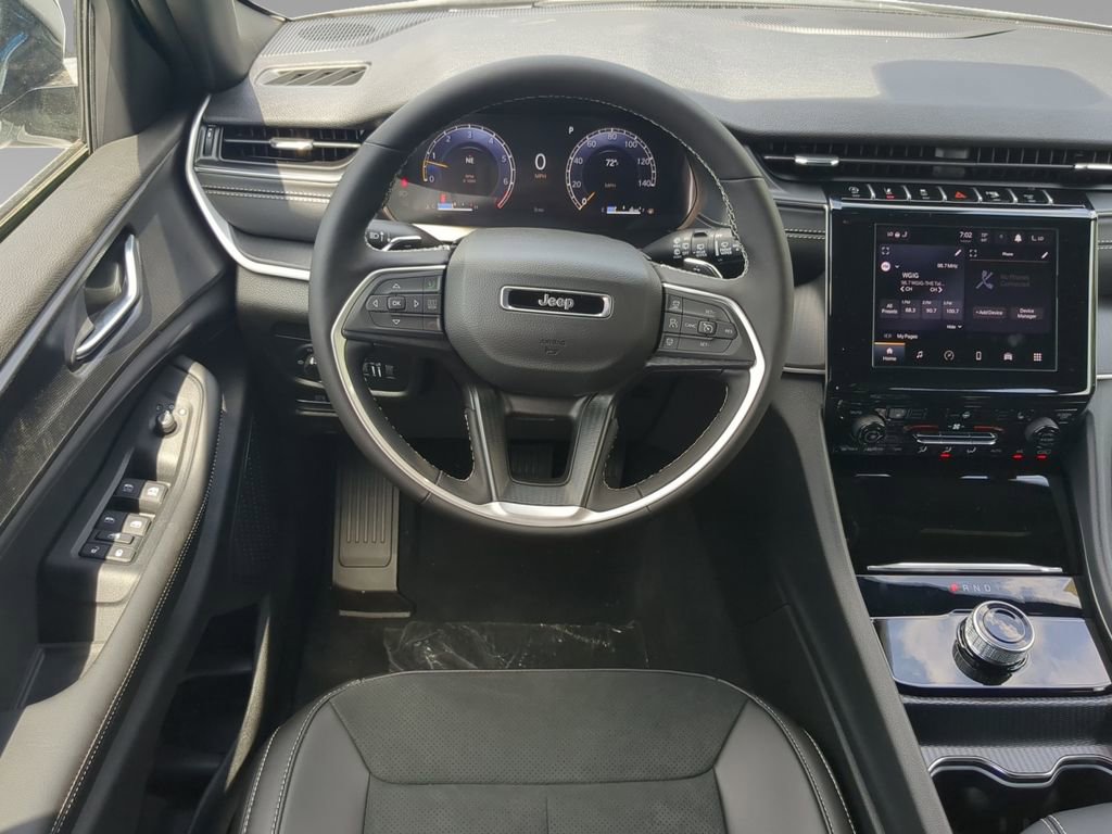 New 2025 Jeep Grand Cherokee Altitude image 14