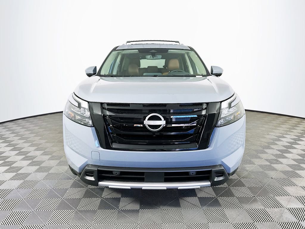 New 2025 Nissan Pathfinder Platinum w/ Black Appearance Package image 4