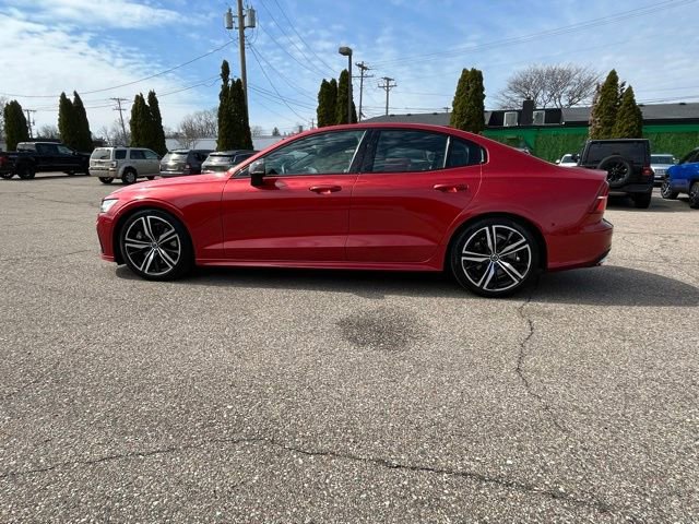 Used 2019 Volvo S60 T6 R-Design image 2