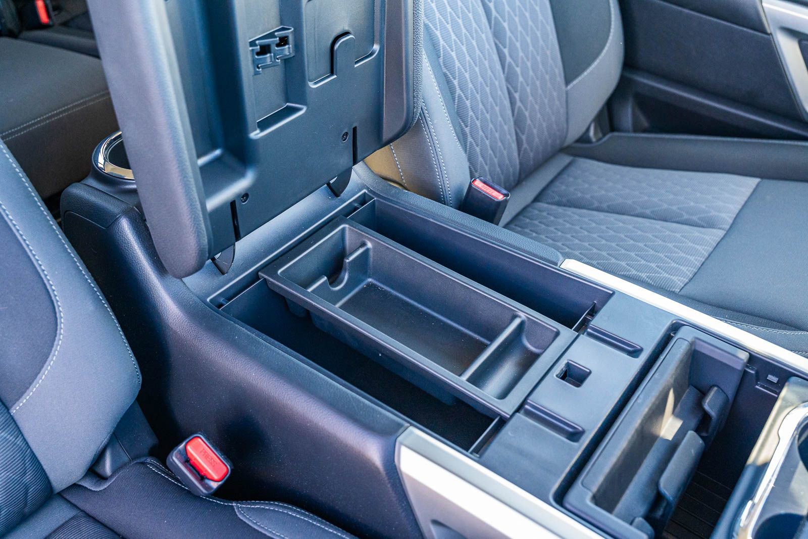 Used 2024 Nissan Titan SV w/ SV Convenience Package image 12