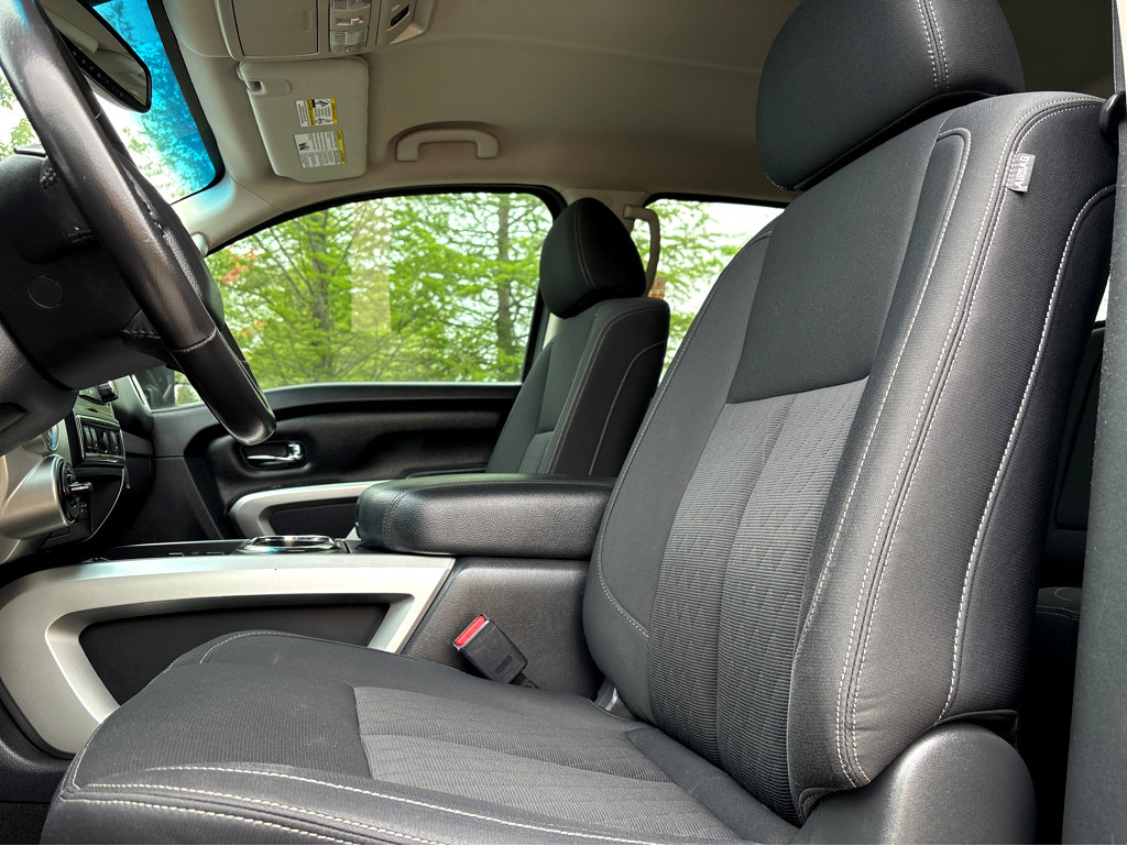 Used 2019 Nissan Titan SV w/ SV Convenience Package AWD/4WD image 10