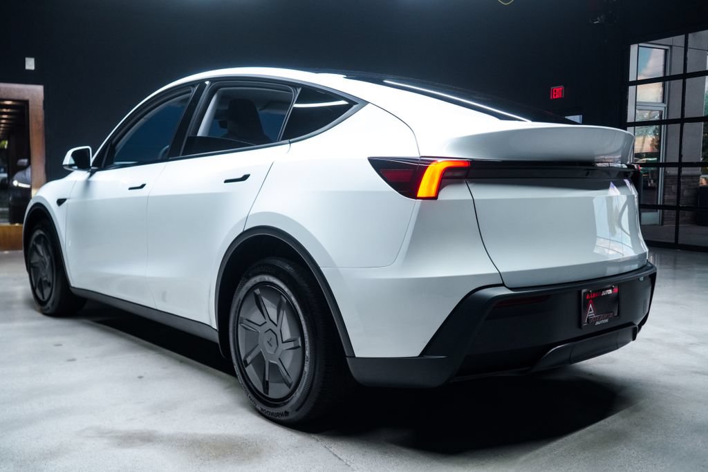 Used 2026 Tesla Model Y 2WD image 21
