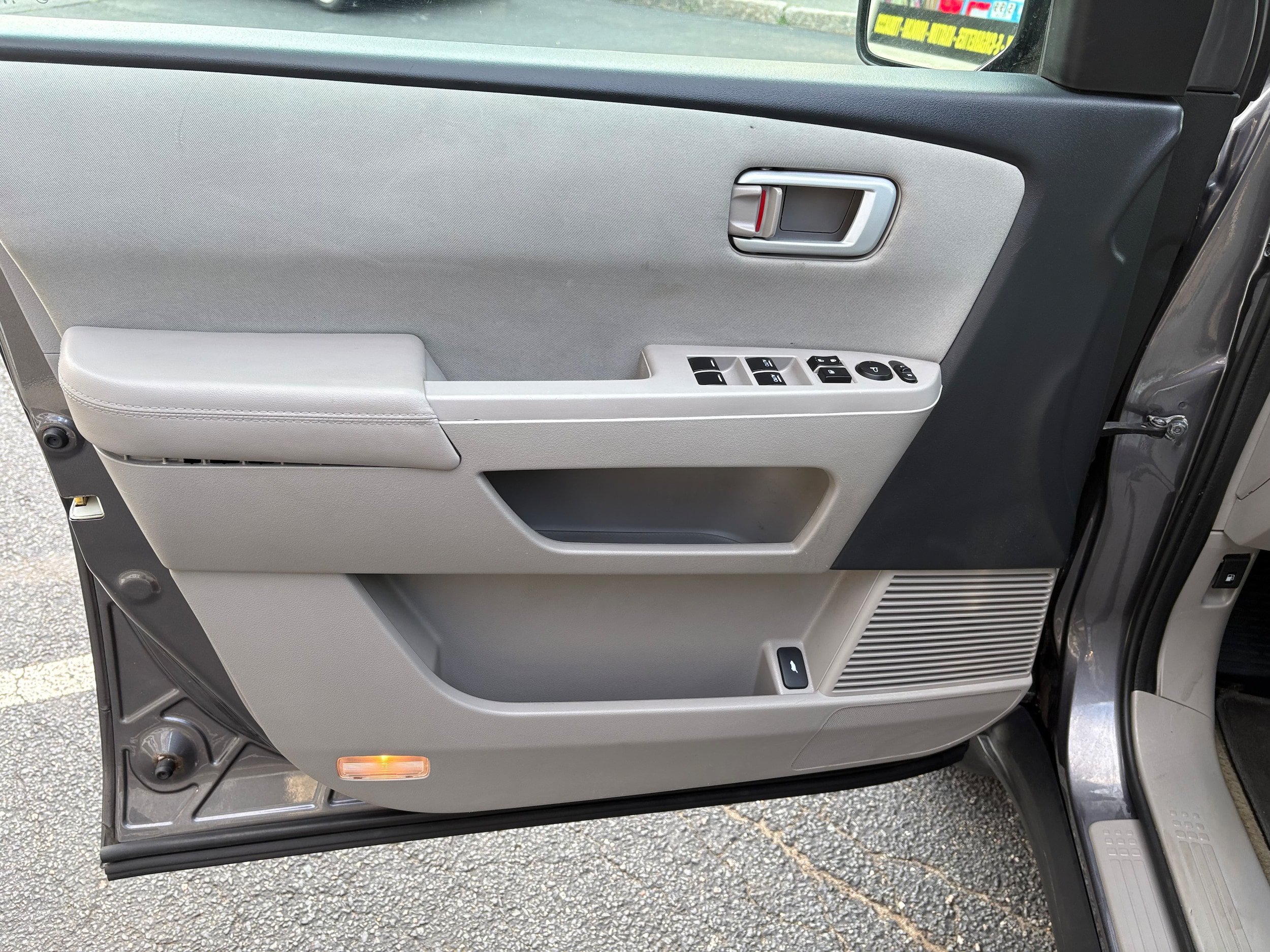 Used 2015 Honda Pilot LX image 11