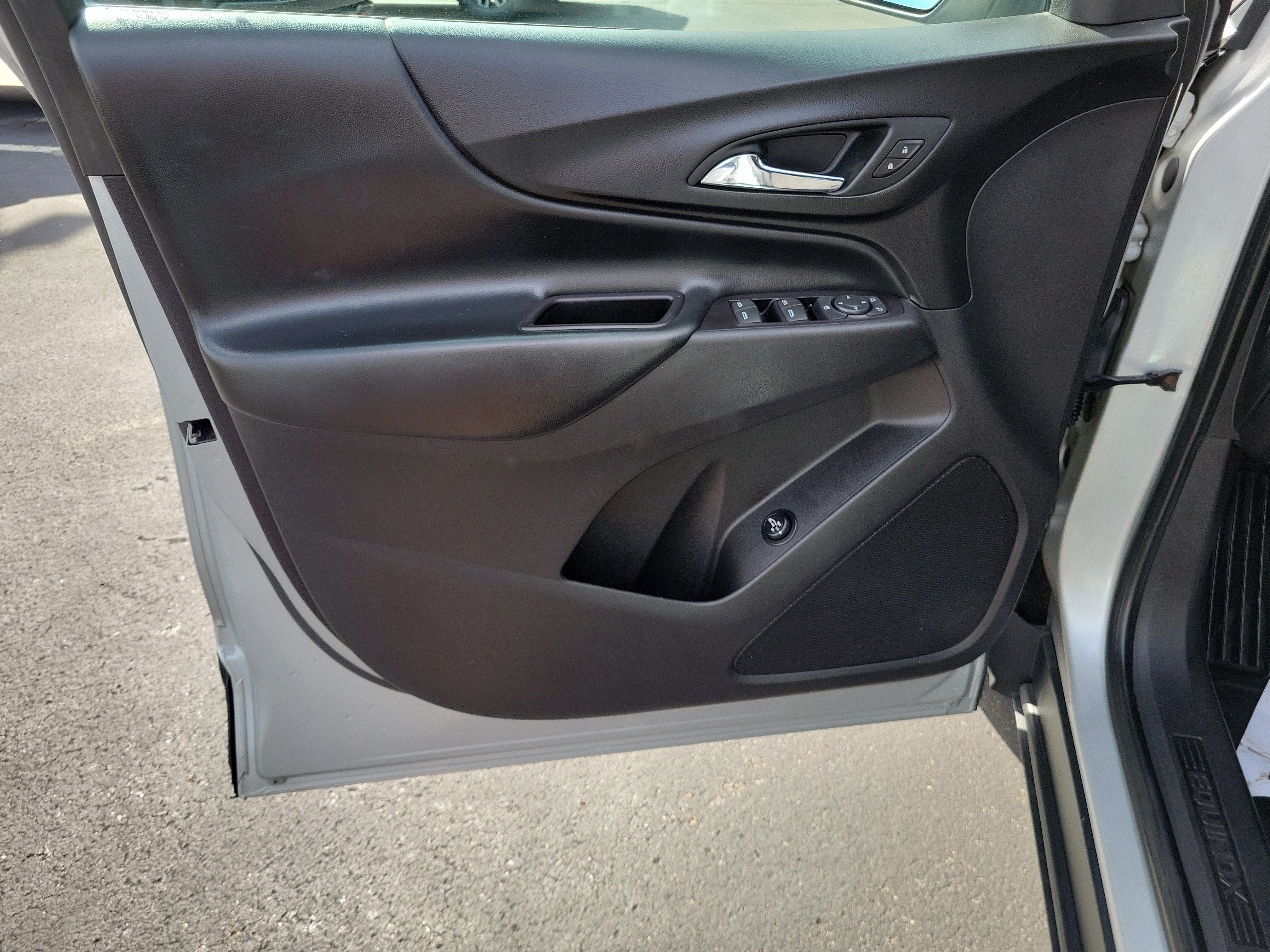 Used 2018 Chevrolet Equinox LT FWD image 19