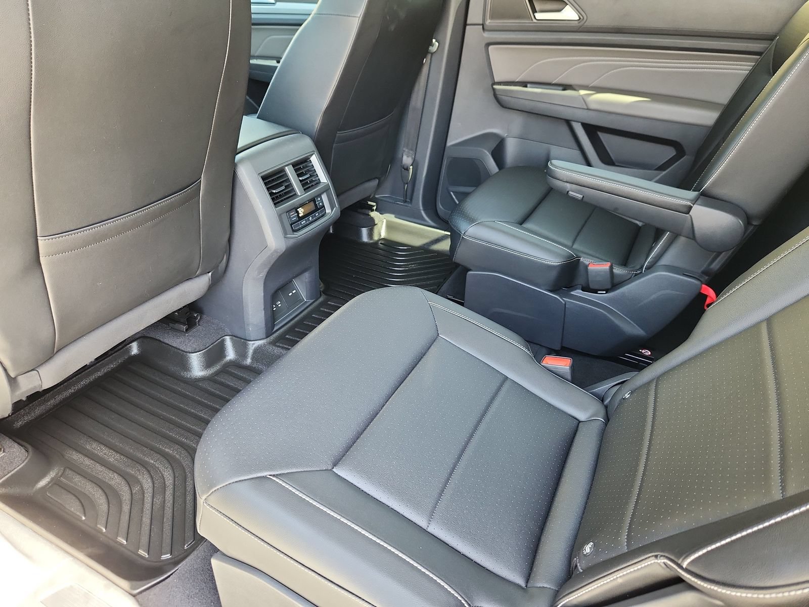 Used 2022 Volkswagen Atlas SE w/ Panoramic Sunroof Package AWD/4WD image 11