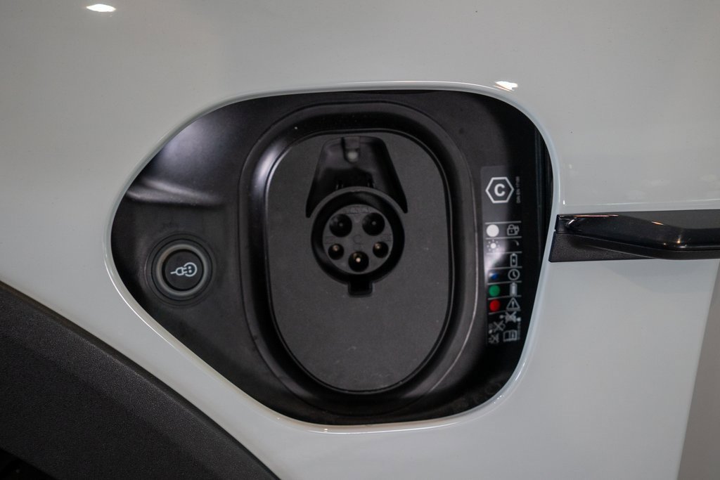 New 2025 Porsche Taycan 4S image 15