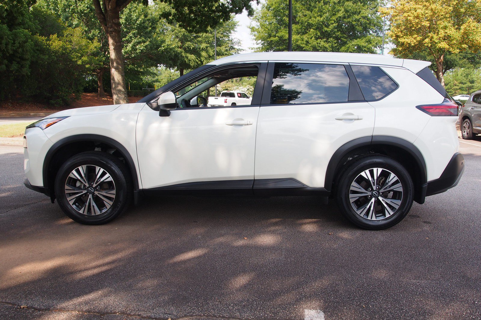 Used 2023 Nissan Rogue SV w/ SV Premium B Package FWD image 4