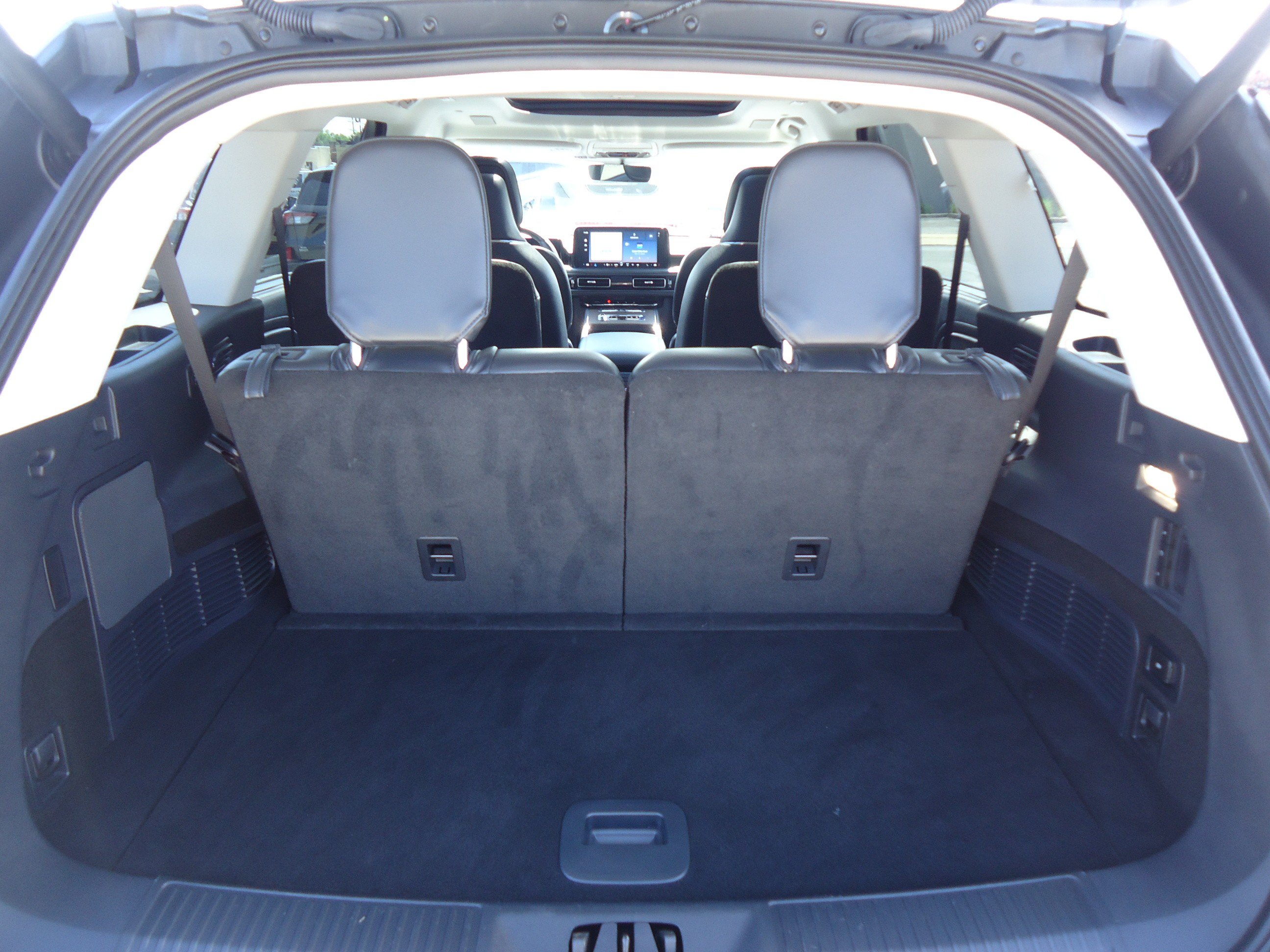Used 2025 Lincoln Aviator Reserve w/ Equipment Group 201A AWD/4WD image 33