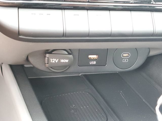 Certified 2025 Hyundai Elantra SEL FWD image 30