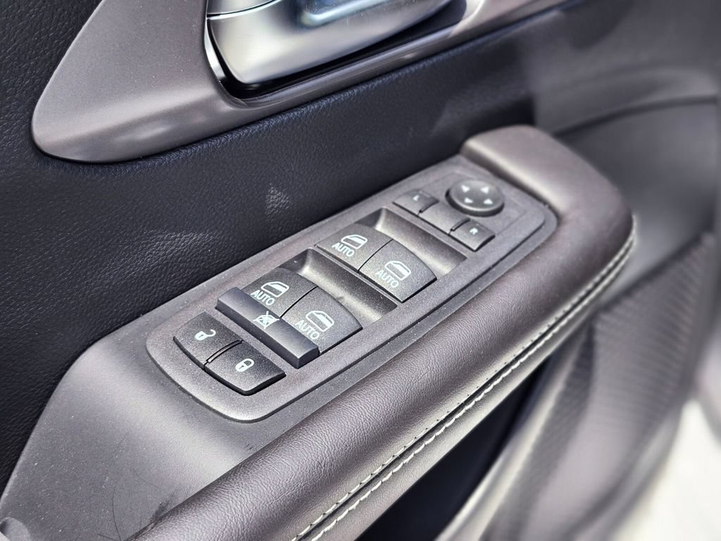 New 2026 Chrysler Pacifica Select w/ S Appearance Package AWD/4WD image 18