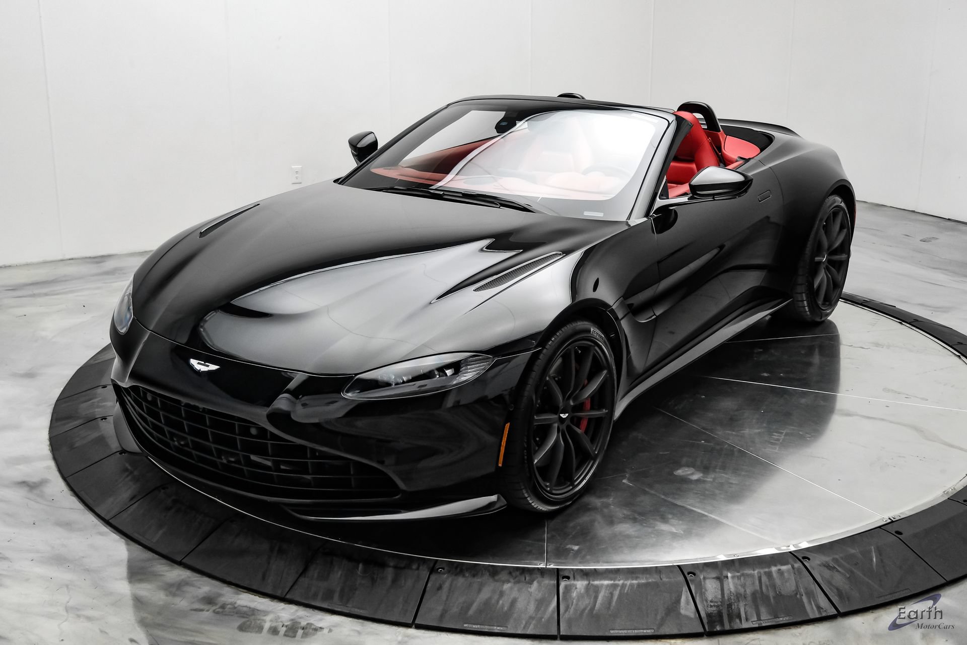 Used 2022 Aston Martin V8 Vantage Roadster RWD image 8