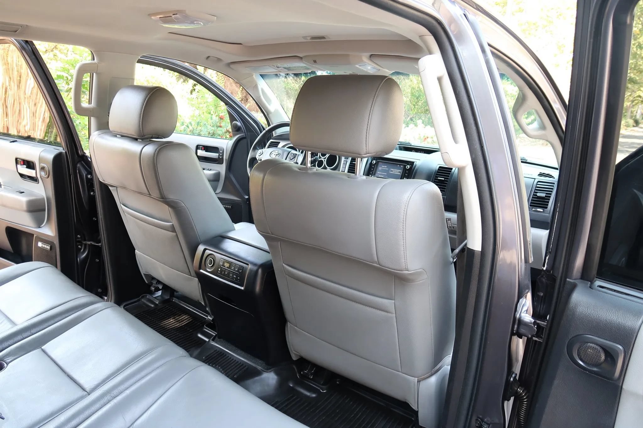 Used 2017 Toyota Sequoia Limited w/ Safety & Convenience Package AWD/4WD image 27