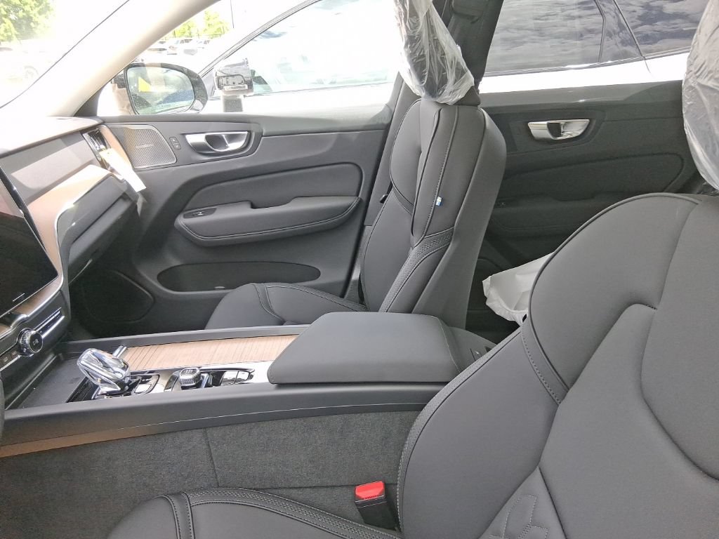 New 2026 Volvo XC60 T8 Plus w/ Protection Package Premier AWD/4WD image 9