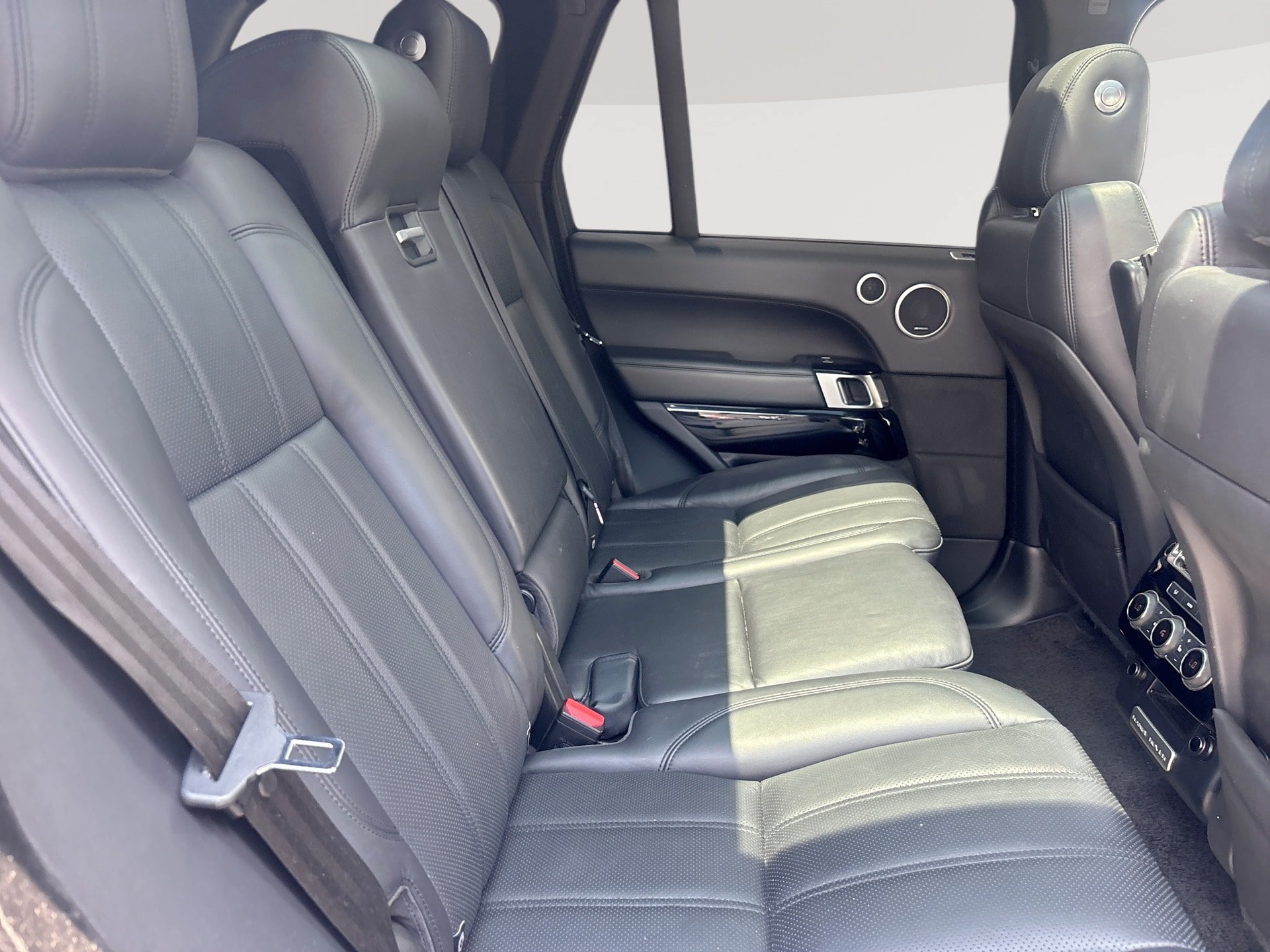 Used 2016 Land Rover Range Rover Supercharged AWD/4WD image 27