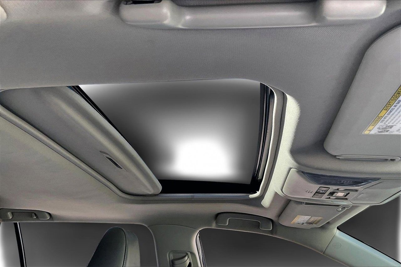 Used 2022 Toyota RAV4 XLE Premium image 15