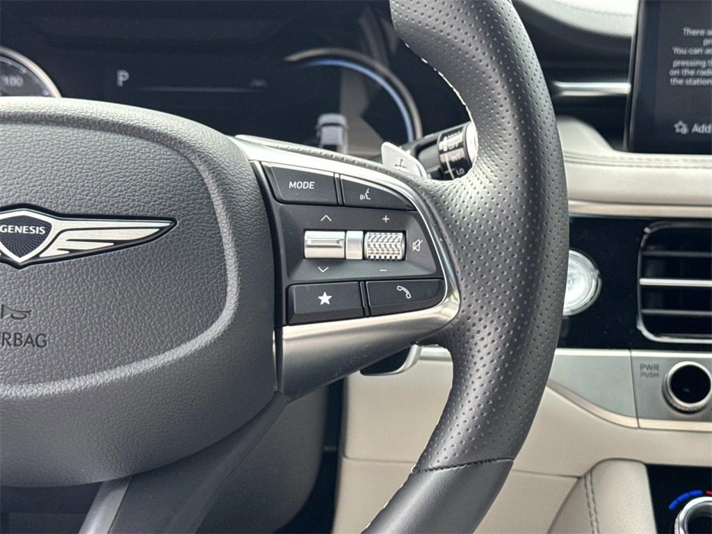 Used 2025 Genesis G70 2.5T image 16