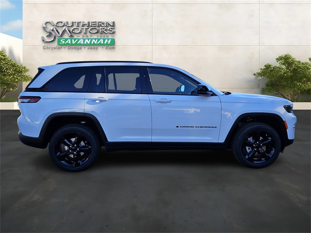 New 2025 Jeep Grand Cherokee Altitude image 6