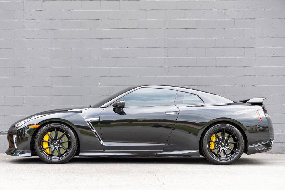 Used 2020 Nissan GT-R Track Edition image 6