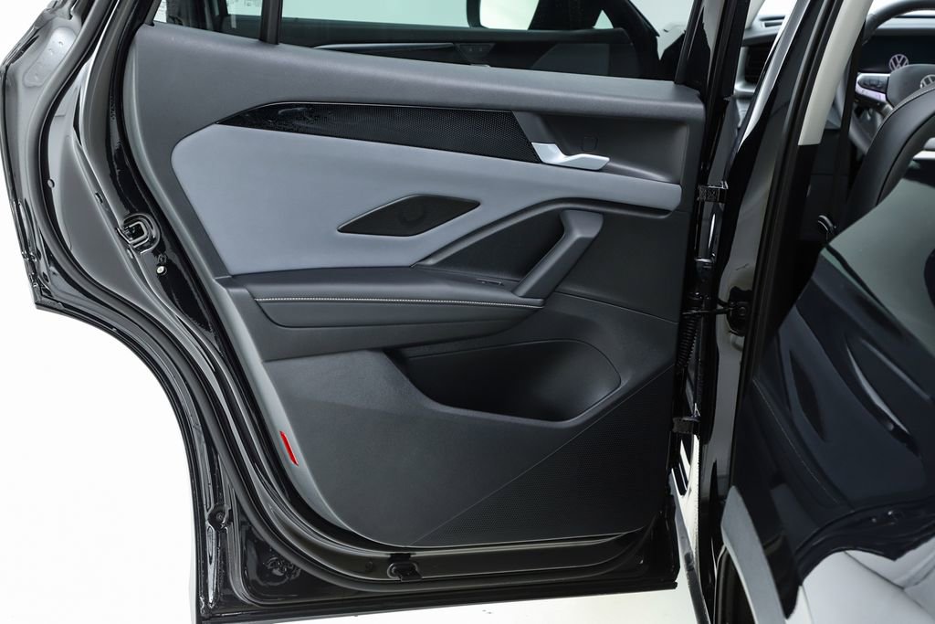 New 2026 Volkswagen Tiguan SE image 17