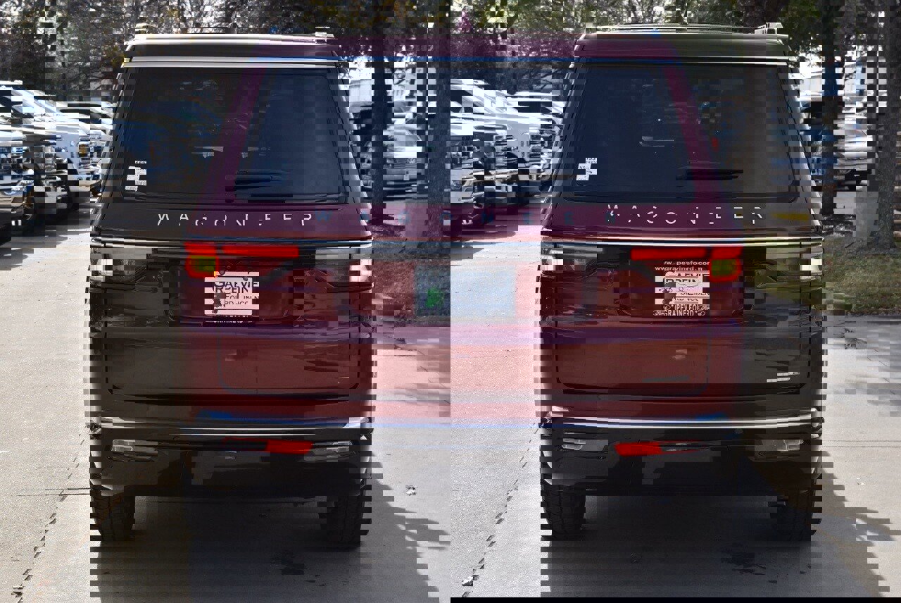 Used 2022 Jeep Wagoneer Series III w/ Premium Group I image 9