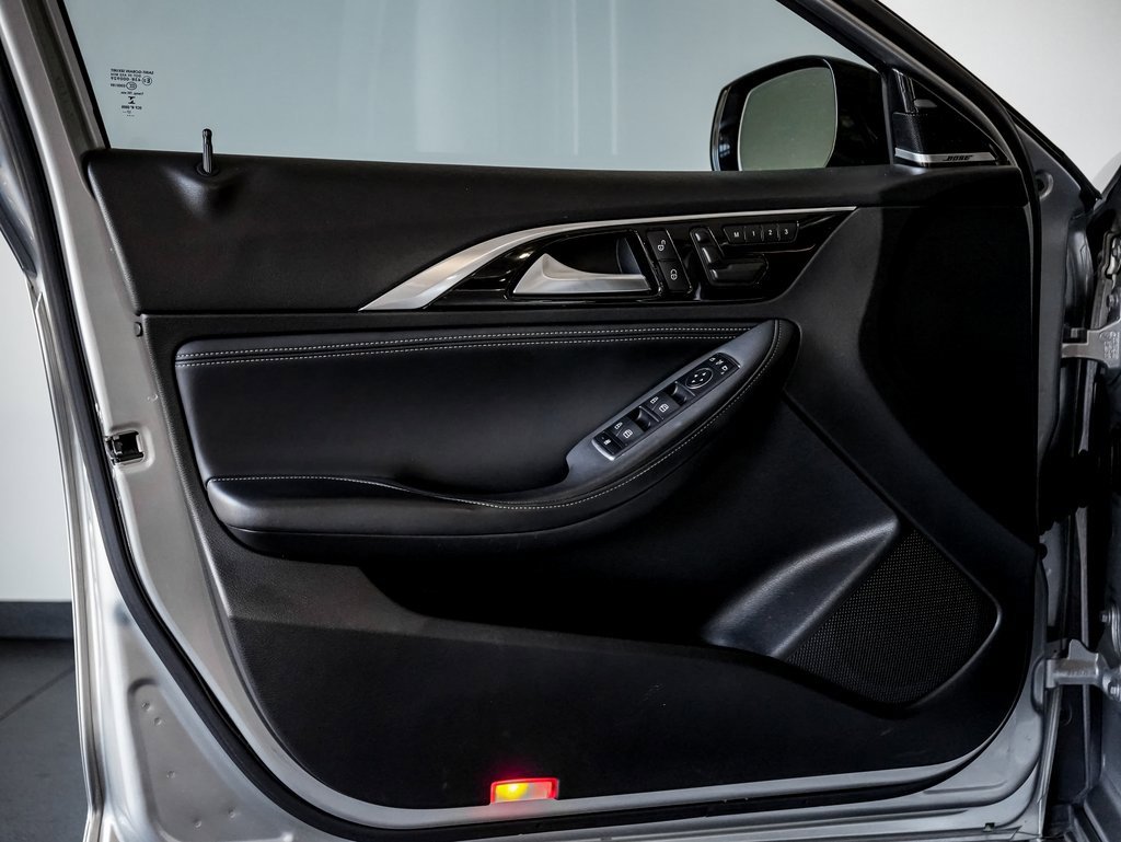 Used 2018 INFINITI QX30 Sport image 12