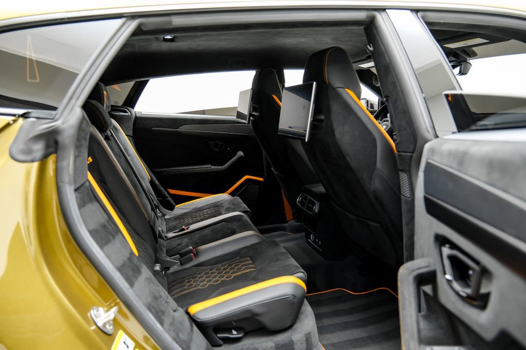 Used 2023 Lamborghini Urus Performante AWD/4WD image 46