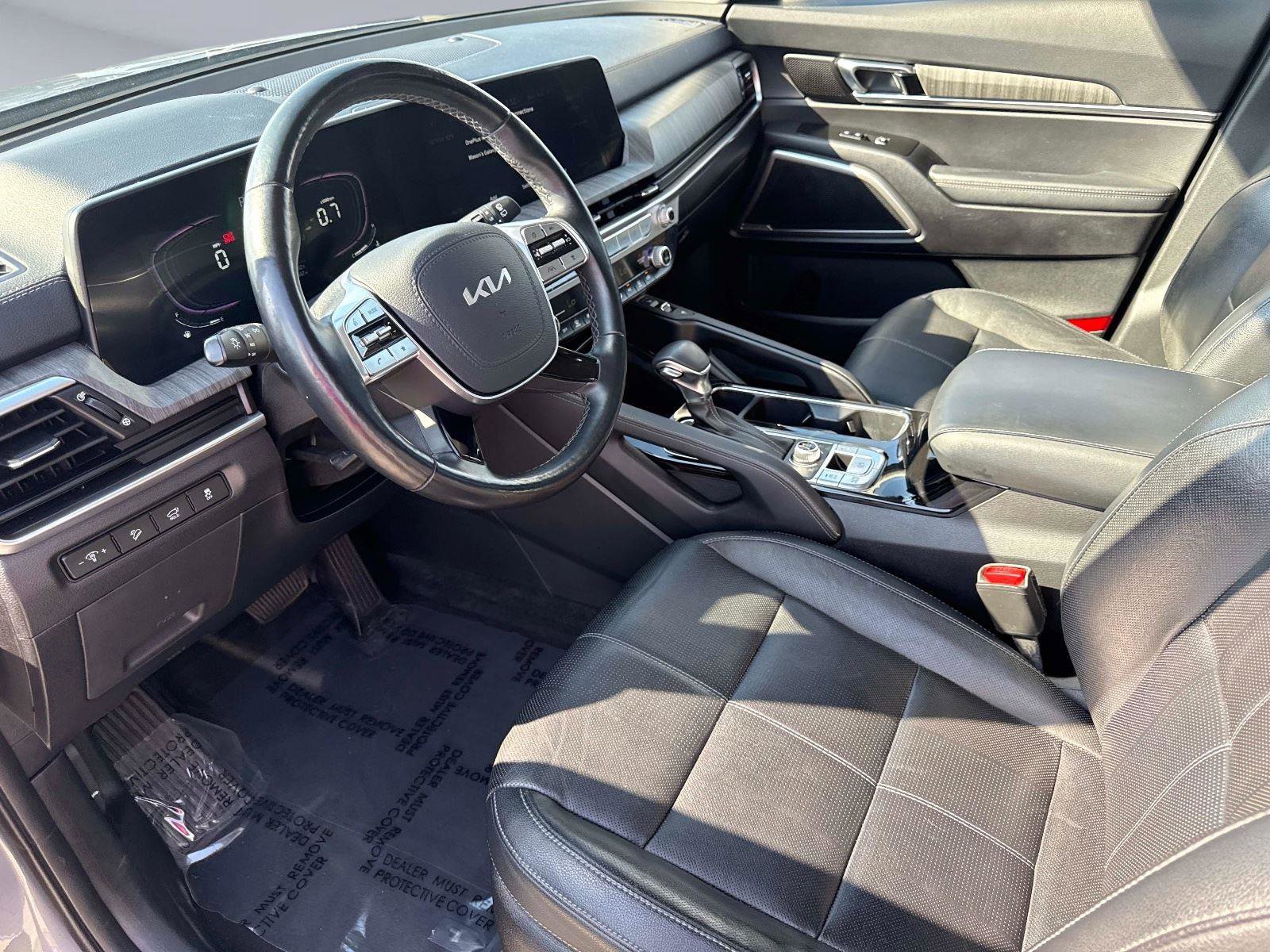 Used 2024 Kia Telluride EX w/ EX Captain's Chair Package image 27