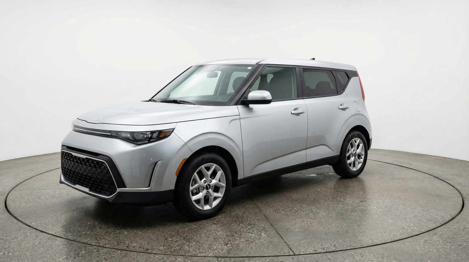 Used 2025 Kia Soul LX w/ LX Technology Package image 2