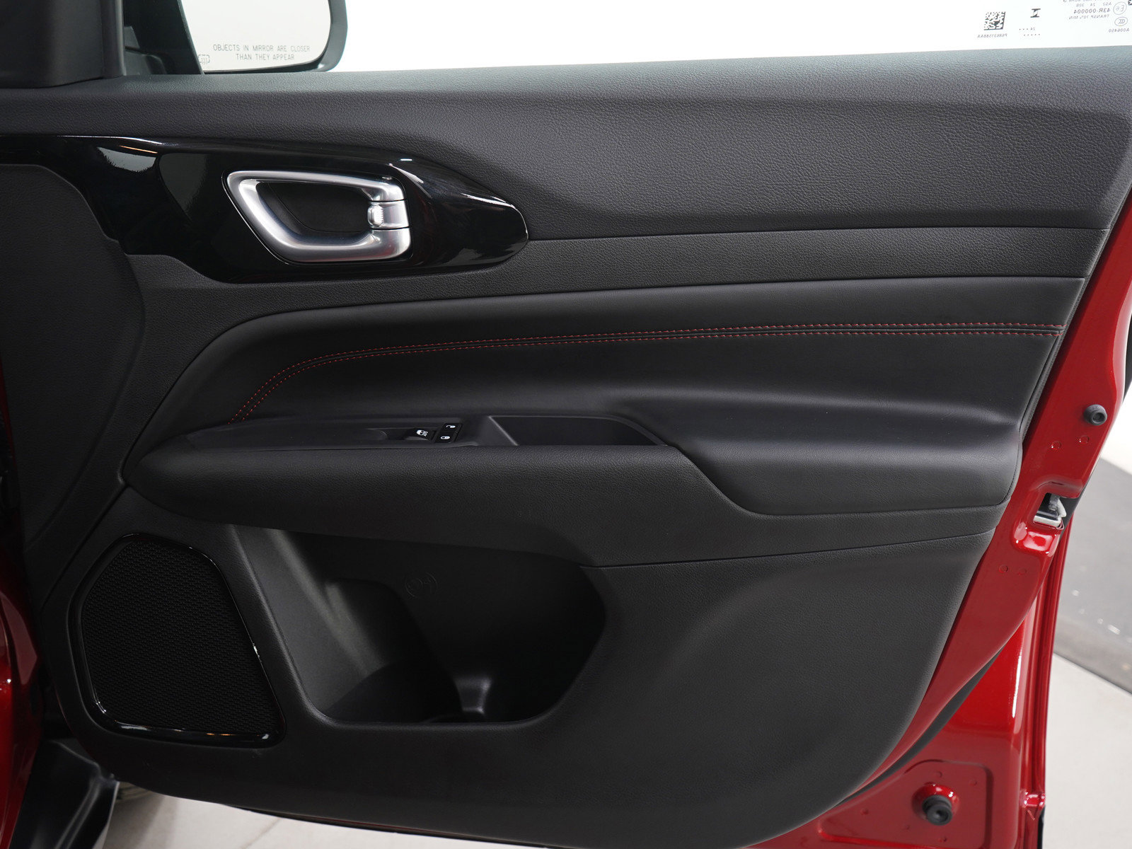 Used 2025 Jeep Compass Trailhawk image 11