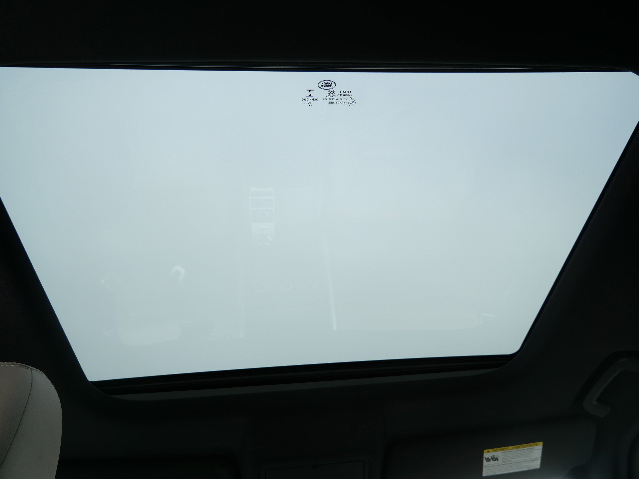 Used 2020 Land Rover Discovery HSE image 18