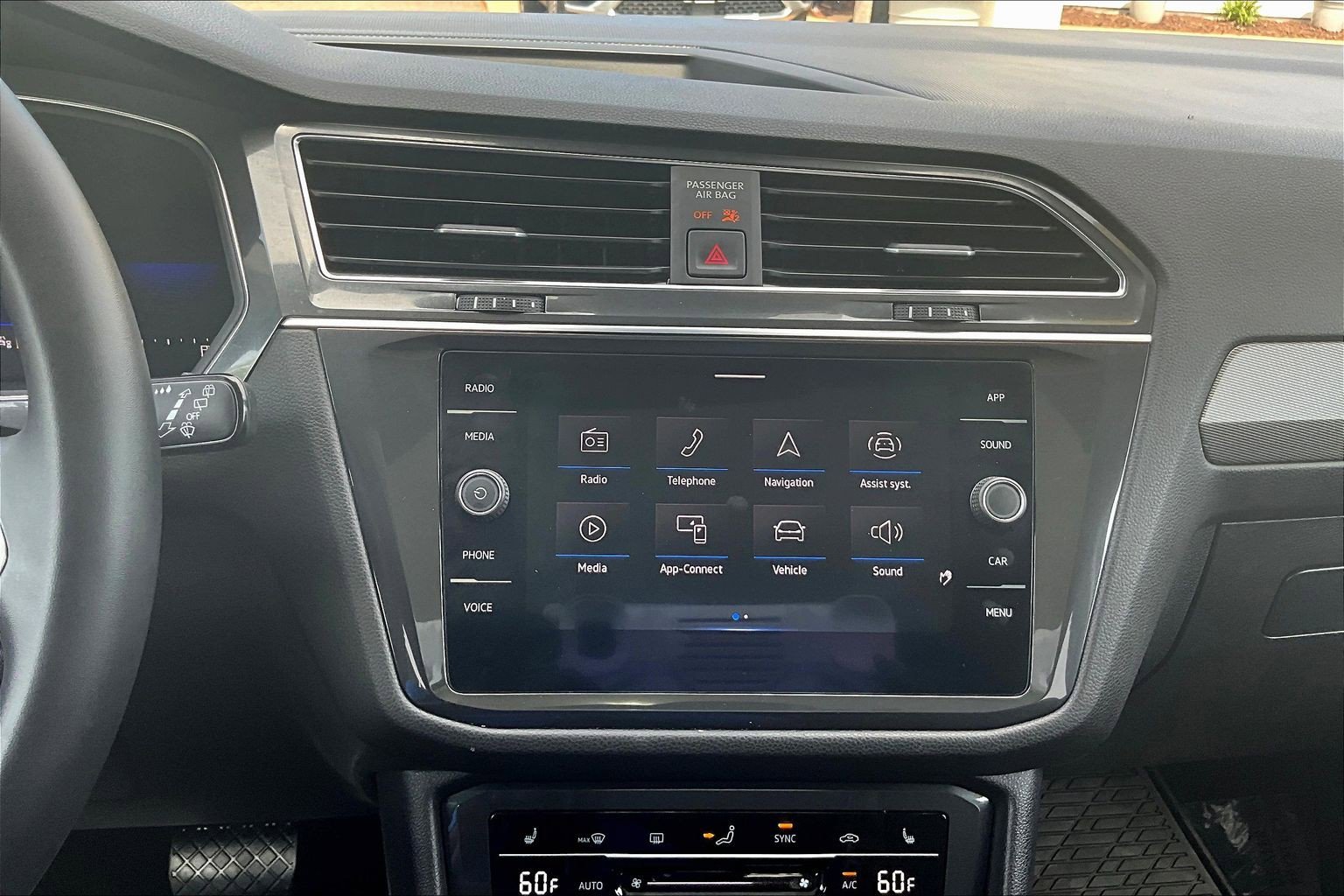 Used 2022 Volkswagen Tiguan SE w/ Panoramic Sunroof Package AWD/4WD image 24