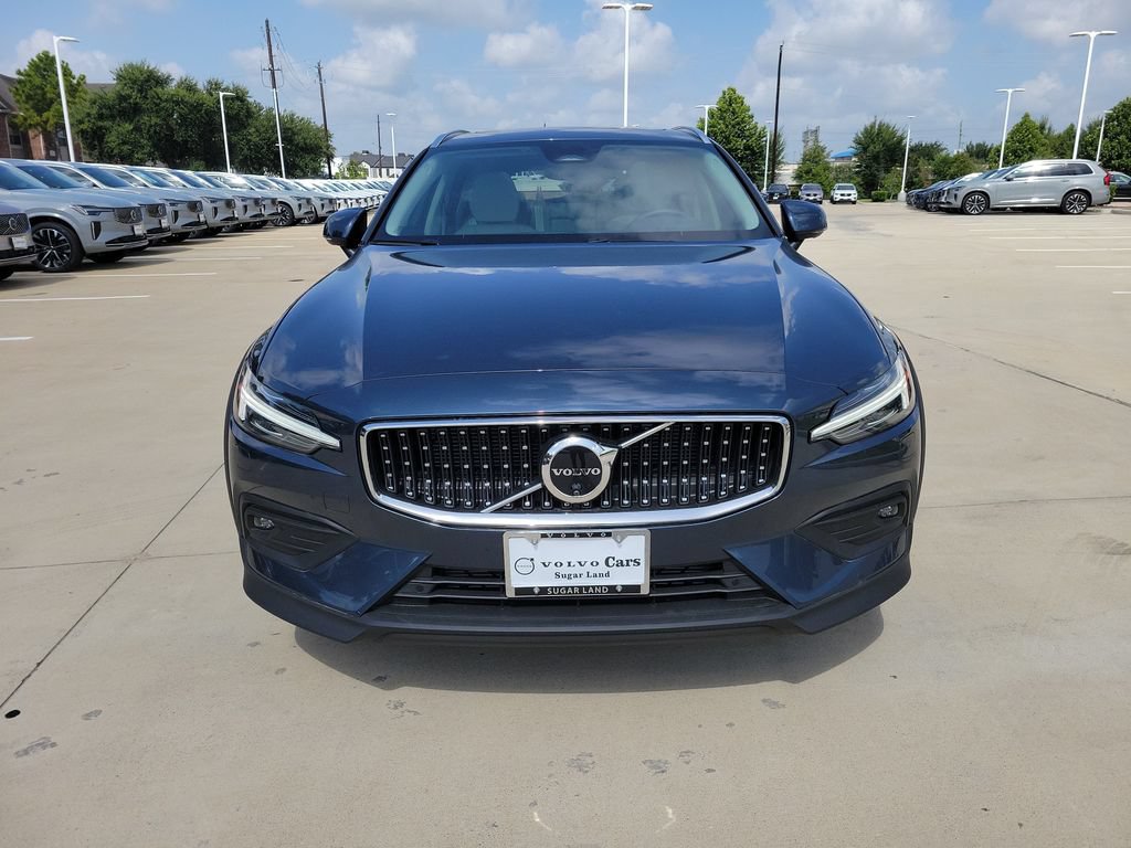 New 2026 Volvo V60 B5 Cross Country Plus w/ Climate Package AWD/4WD image 2