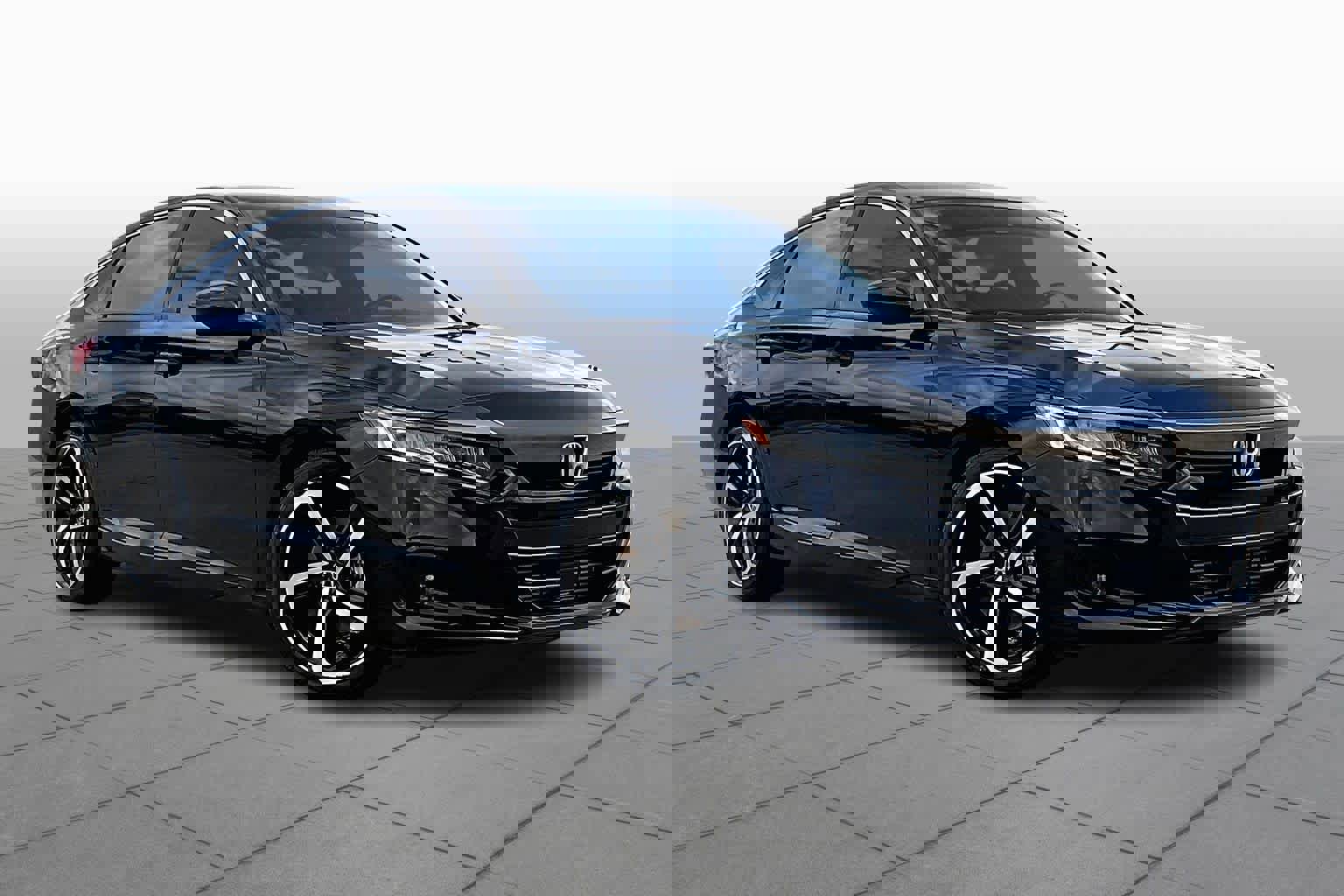 Used 2022 Honda Accord Sport image 3