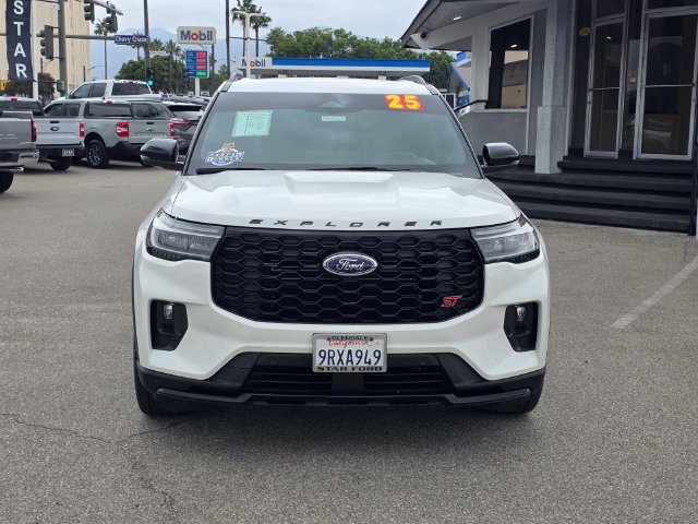 Used 2025 Ford Explorer ST AWD/4WD image 2