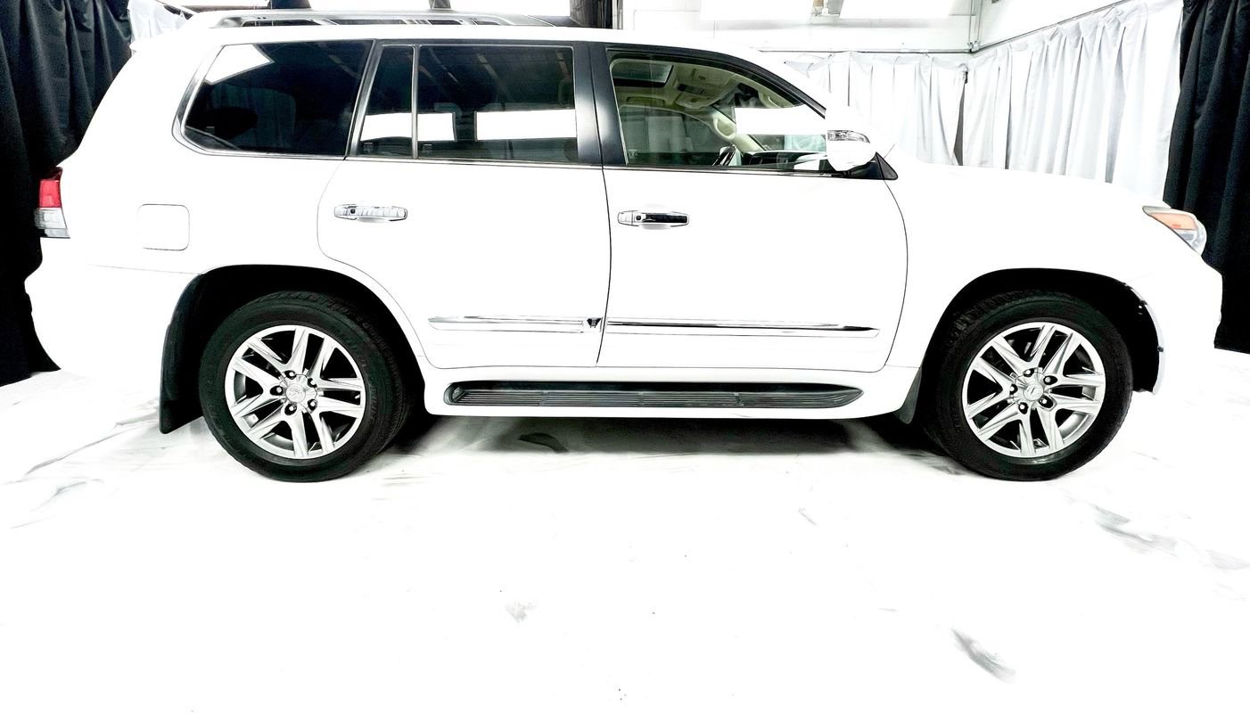 Used 2013 Lexus LX 570 4WD w/ Luxury Pkg image 5