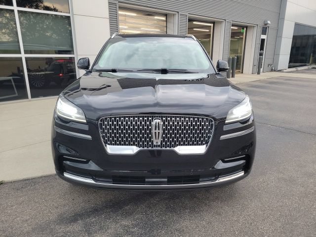 Certified 2024 Lincoln Aviator Reserve w/ Elements Package Plus AWD/4WD image 11
