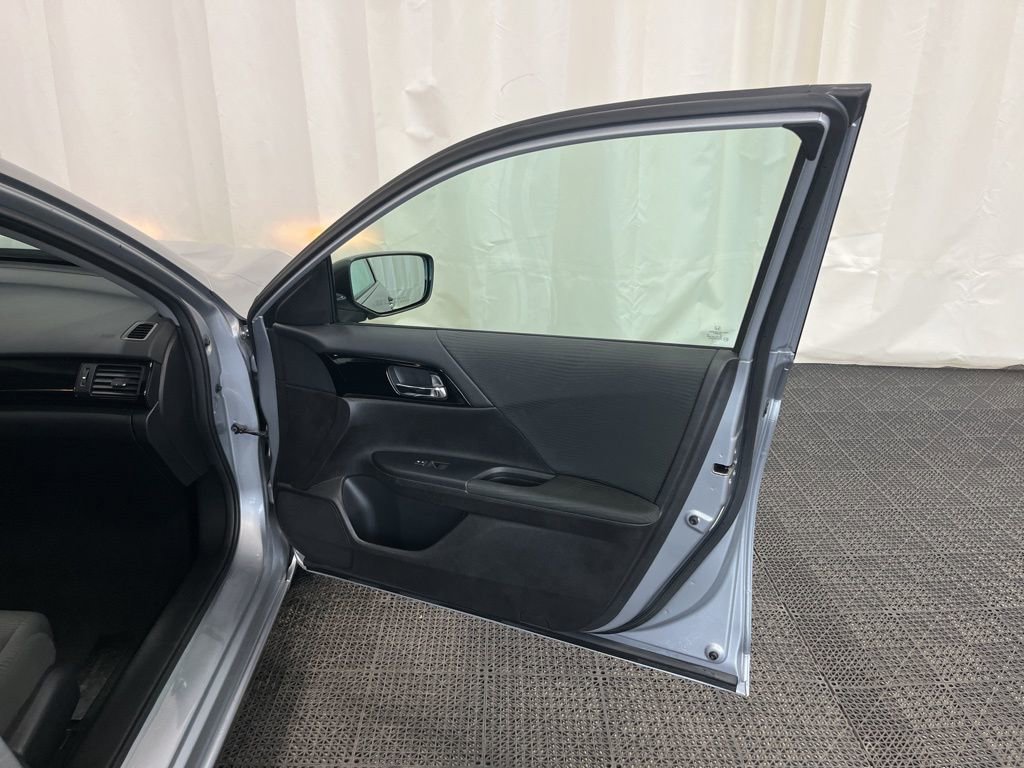 Used 2017 Honda Accord LX image 18