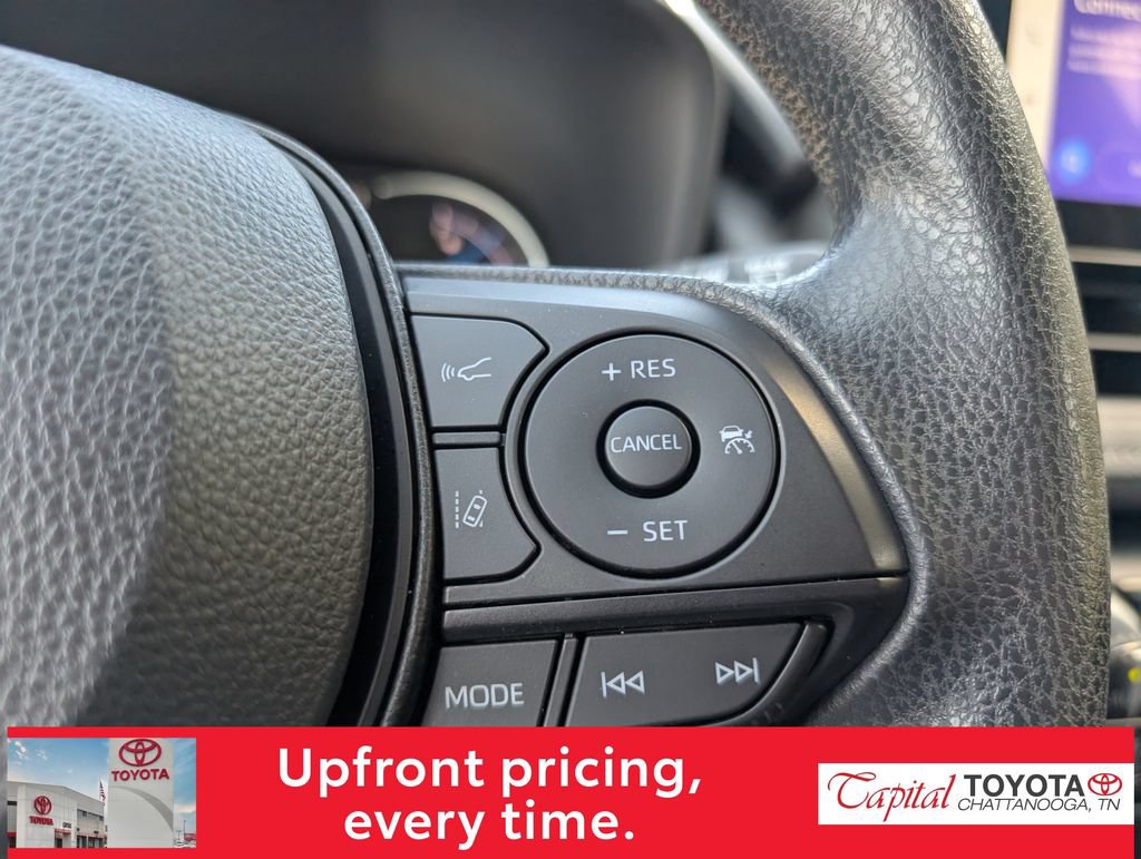 Used 2025 Toyota RAV4 XLE AWD/4WD image 17