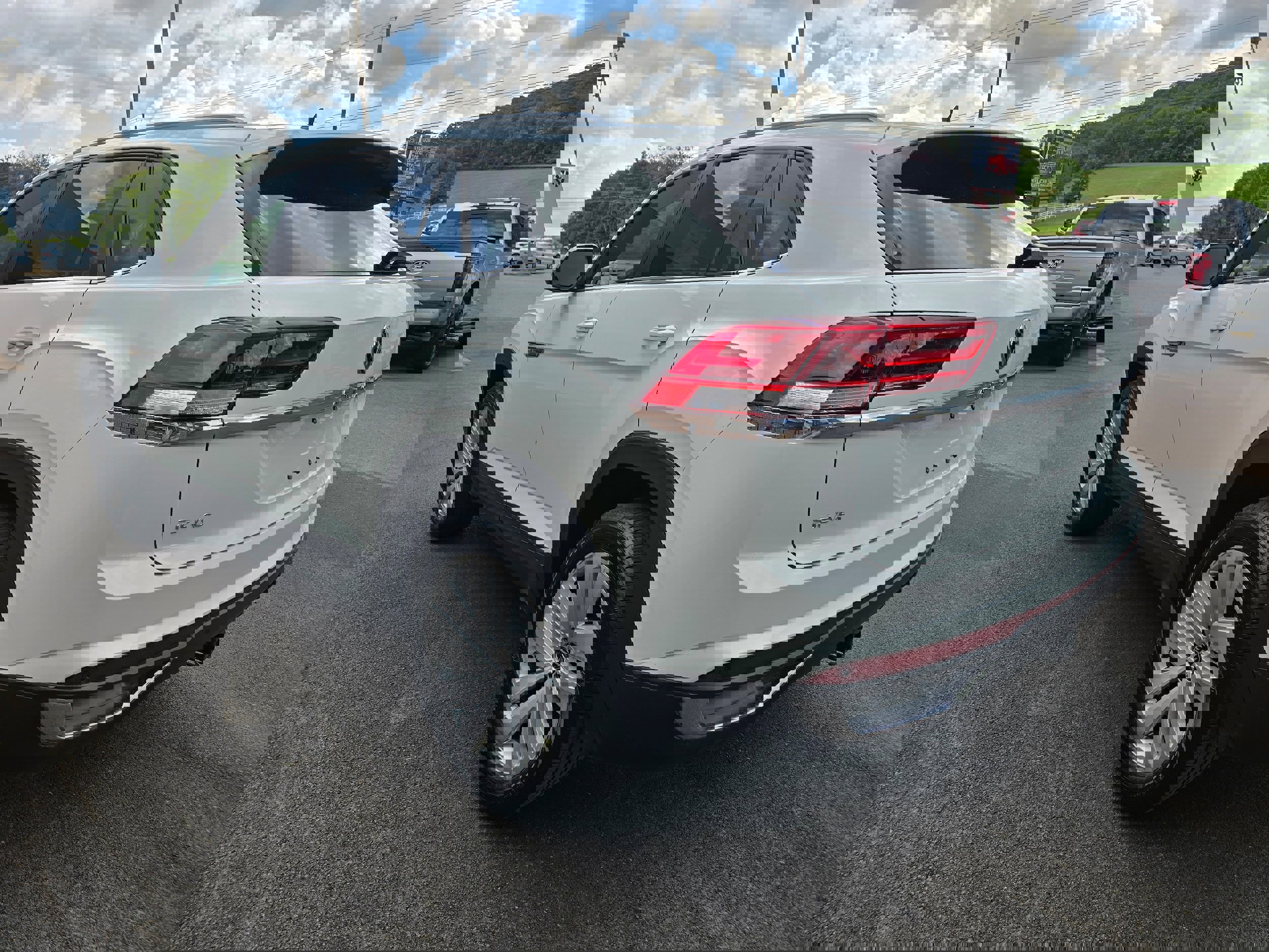 Certified 2022 Volkswagen Atlas Cross Sport SE image 5