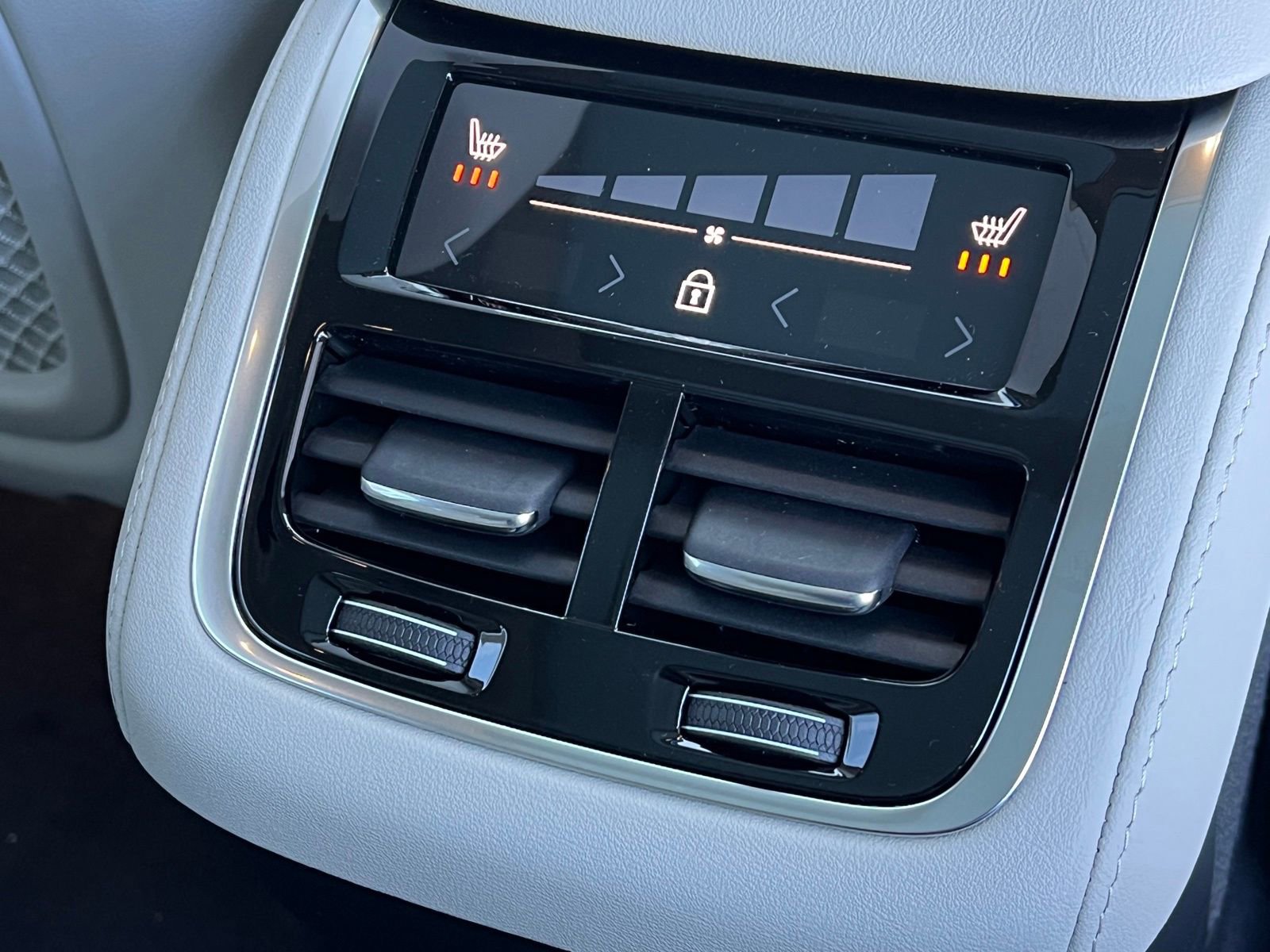 New 2026 Volvo XC90 B6 Ultra image 15