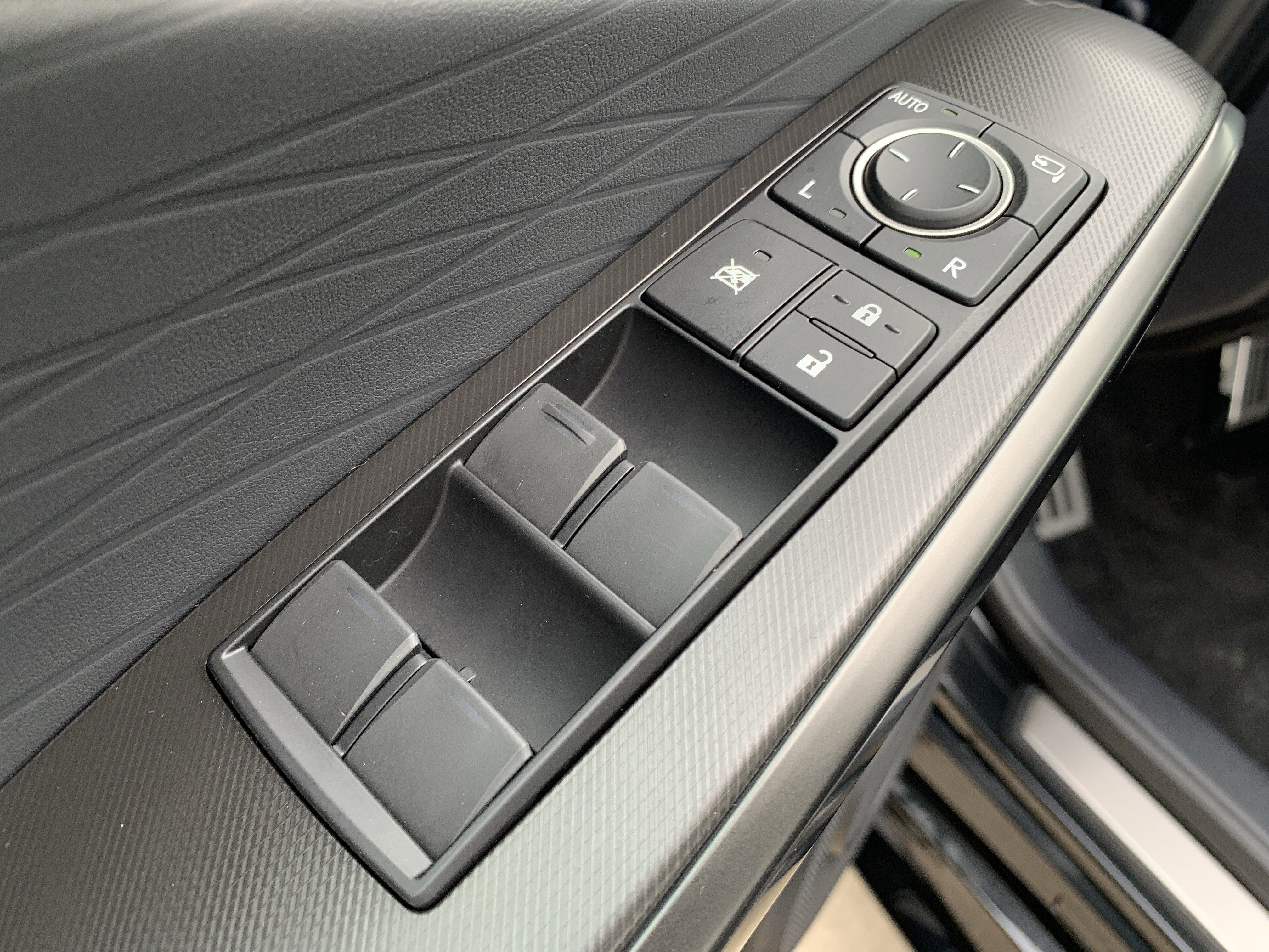 Used 2025 Lexus IS 350 F Sport w/ Navigation Package image 15