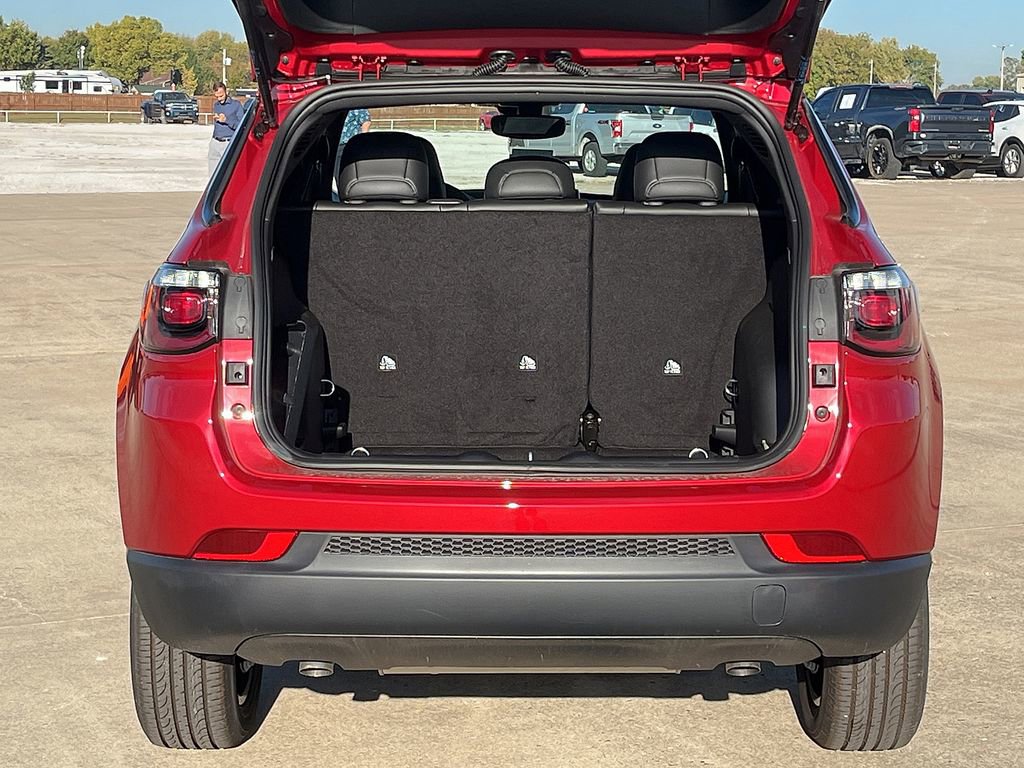 New 2026 Jeep Compass Latitude image 8
