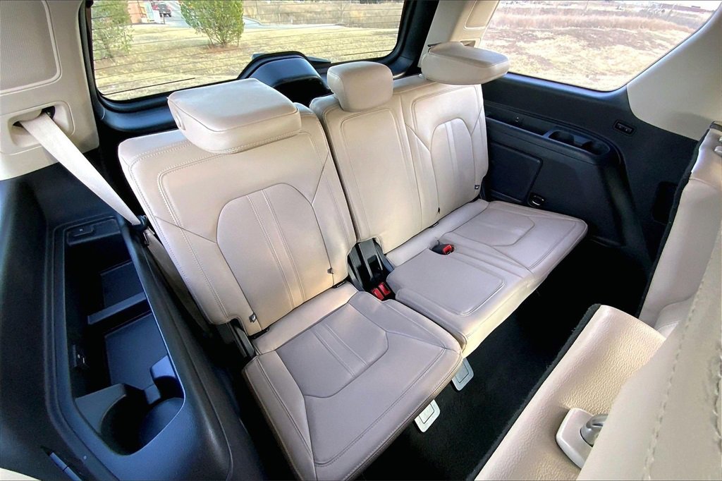 Used 2023 Ford Expedition Limited image 21