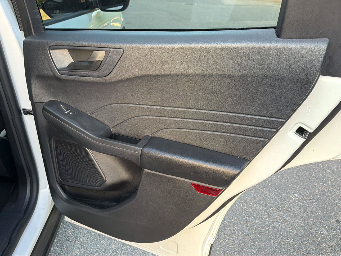Used 2022 Ford Escape SE w/ SE Sport Appearance Package FWD image 15